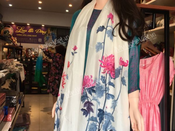 Khăn lụa tặng sếp nữ
