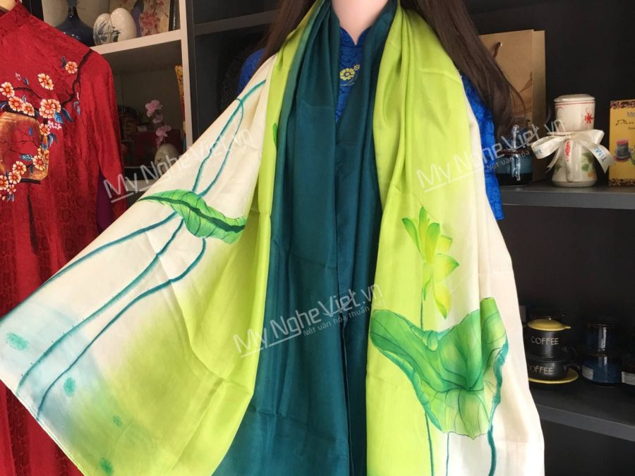 Khăn lụa tặng sếp nữ
