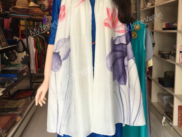 Khăn lụa tặng sếp nữ
