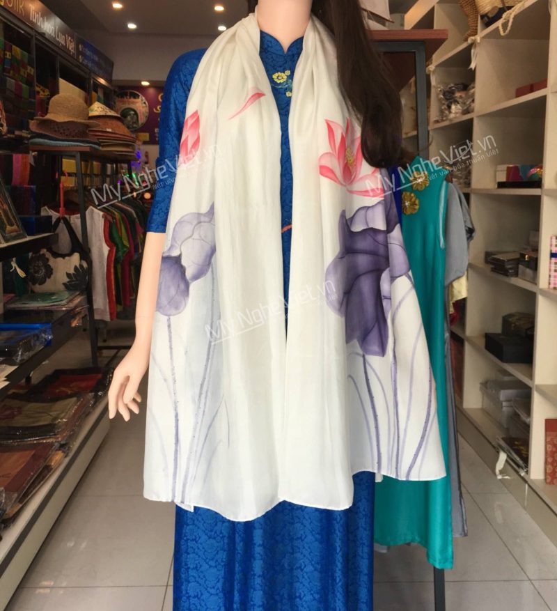 Khăn lụa tặng sếp nữ