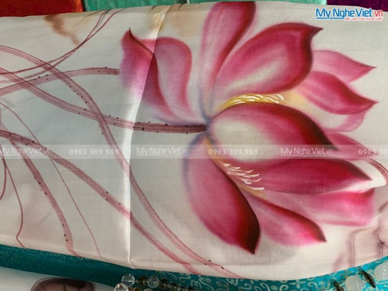 Khăn Lụa Choàng Cổ Vẽ Tay Hoa Sen MNV-KLLS09-31 - Ảnh 4