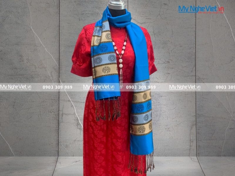 Khăn Lụa Họa Tiết Văn Miếu Quốc Tử Giám MNV-KLLS36180-2.1 - Ảnh 2