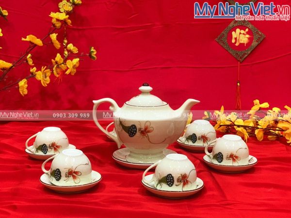 Bộ bình trà dáng cây đèn thần vẽ sen đài