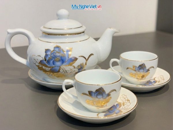 Bộ bình trà men trắng vẽ hoa sen vàng kim