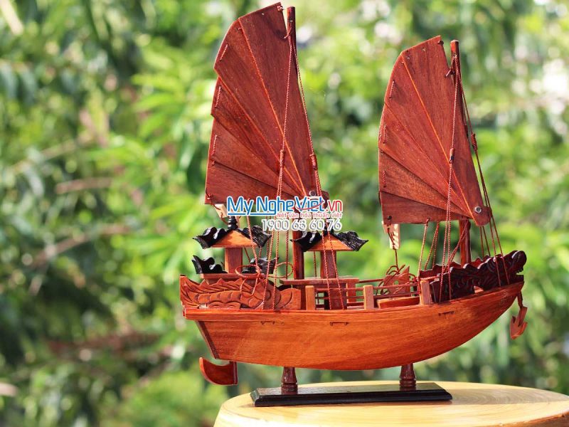 Mô hình thuyền gỗ Việt Nam - Thuyền Rồng gỗ hương thân 30cm - Ảnh 4