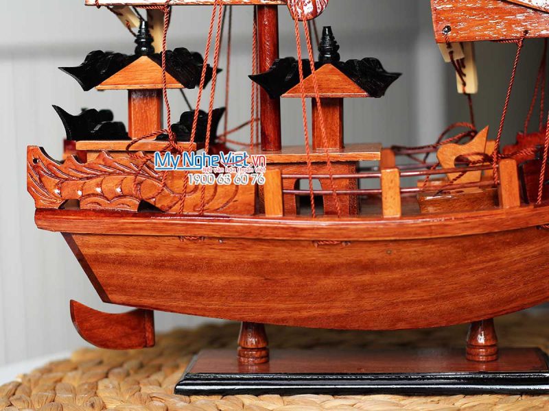 Mô hình thuyền gỗ Việt Nam - Thuyền Rồng gỗ hương thân 30cm - Ảnh 3