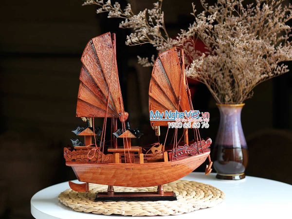 Mô hình thuyền gỗ Việt Nam - Thuyền Rồng gỗ hương thân 30cm