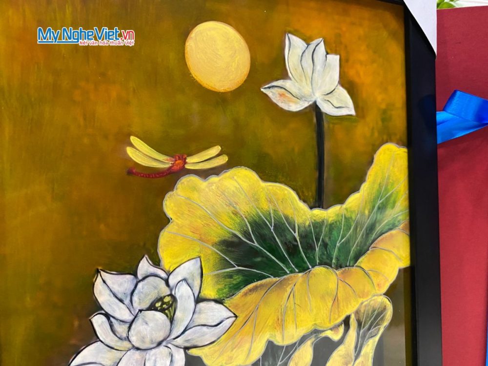 Tranh sơn mài hoa sen đắp nổi