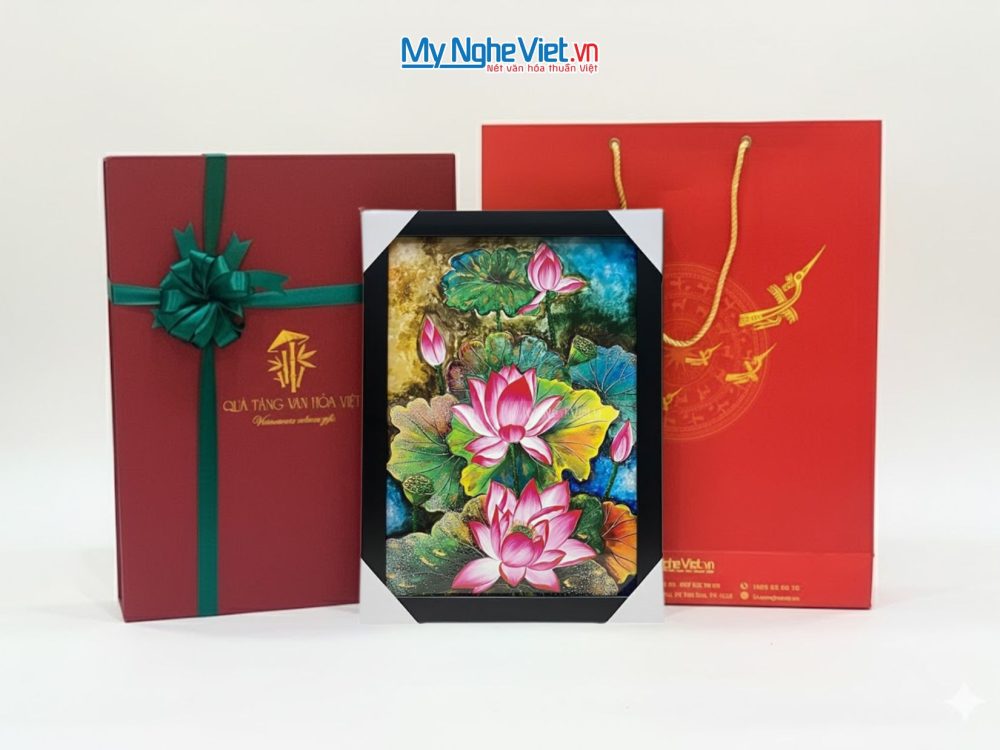 Tranh Sơn Mài Hoa Sen Cẩn Trứng