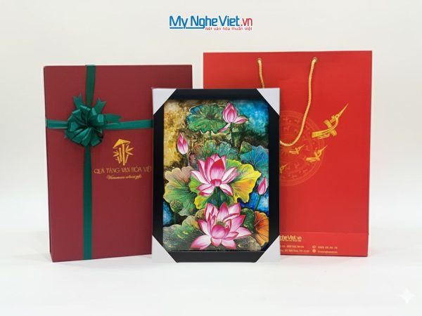 Tranh Sơn Mài Hoa Sen Cẩn Trứng