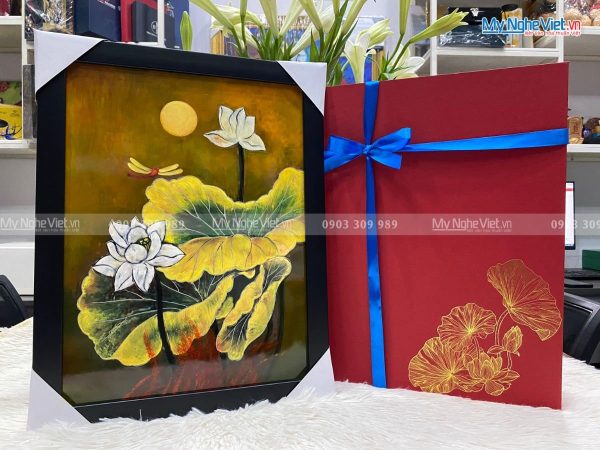 Tranh Sơn Mài Hoa Sen Nền Vàng