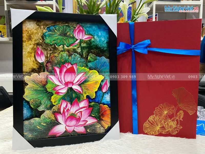 Tranh Sơn Mài Hoa Sen Cẩn Trứng