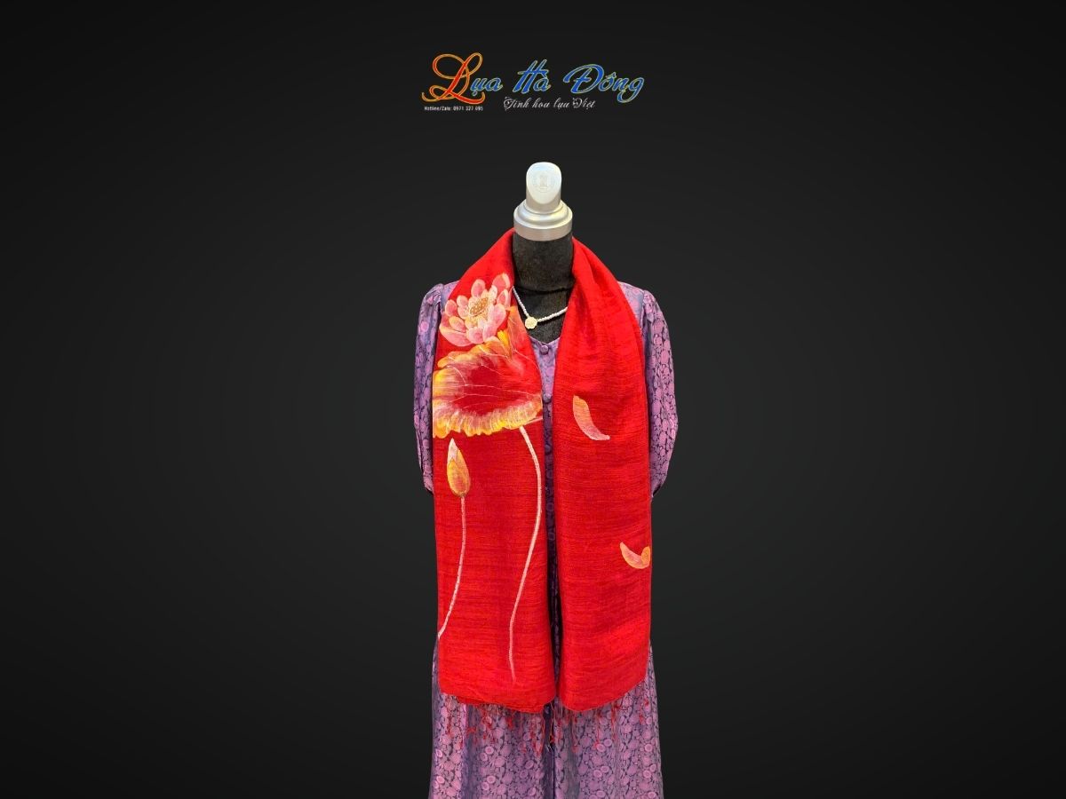 Khăn lụa Đũi đỏ tươi vẽ sen 100% silk 80x180 tua rua KLTA80180/7 - Ảnh 3