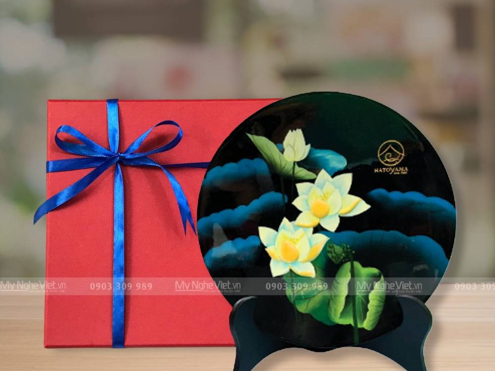 Tranh Đĩa Sơn Mài Hoa Sen Khắc Logo