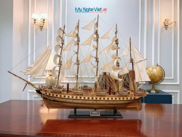 Mô hình thuyền buồm phong thủy France II gỗ tự nhiên