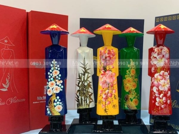 Cô Gái Miss Sơn Mài Khắc Logo