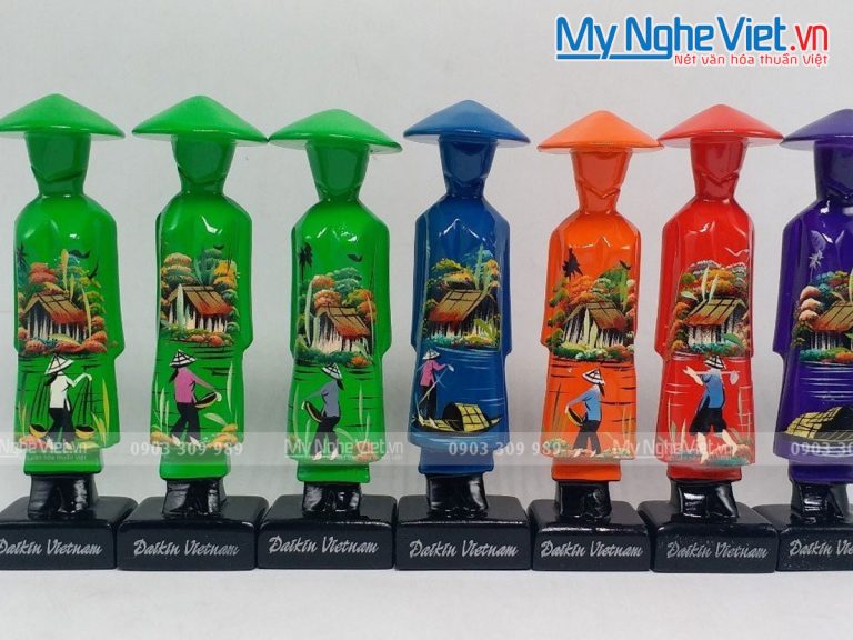 Tượng sơn mài cô gái áo dài miss Việt Nam