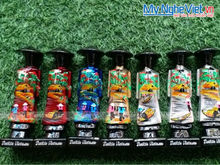 Tượng sơn mài cô gái áo dài miss Việt Nam