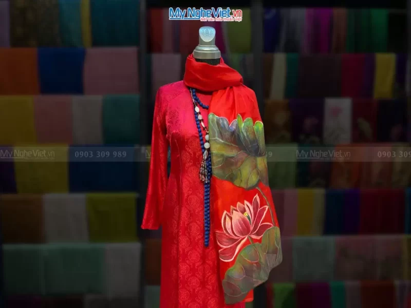 Khăn Lụa vẽ Tay họa tiết hoa sen + Áo dài lụa Hà Đông và Hộp sơn mài cao cấp - Ảnh 2