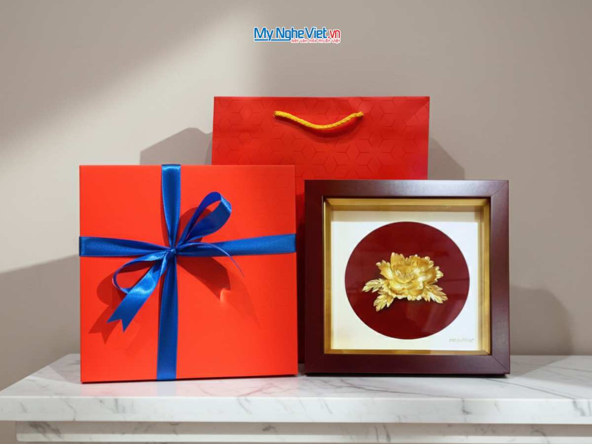 Tranh hoa mẫu đơn dát vàng để bàn 24k 20x20 + Hộp xilot đỏ - MNVHD04.5 - Ảnh 5