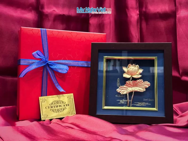 Tranh Sen Dát Vàng 24K – Quà Tặng Ý Nghĩa Và Sang Trọng - Ảnh 2
