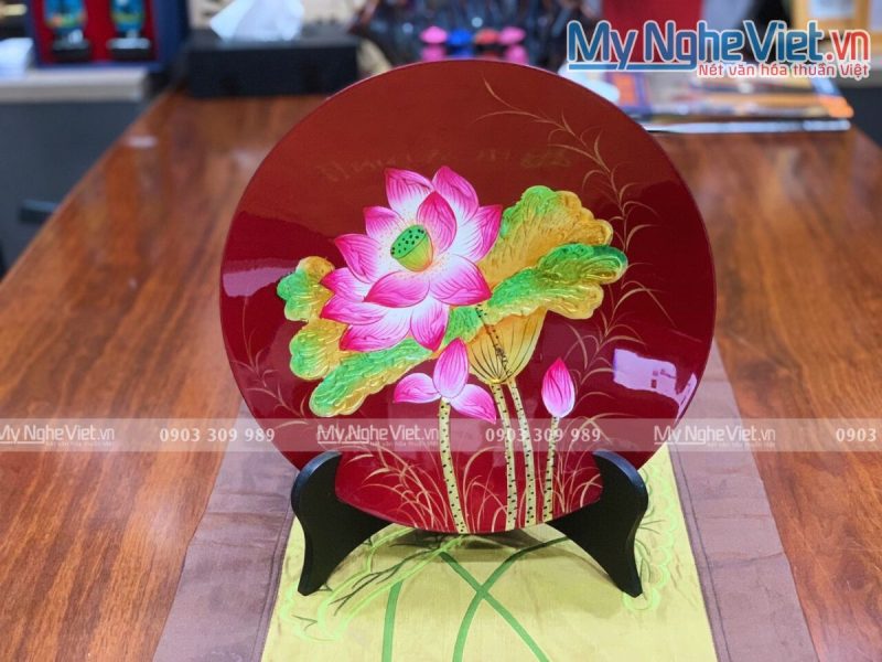 Tranh đĩa sơn mài hoa sen đắp nổi D30 MNV-SMA430/D30cm (nền đỏ)