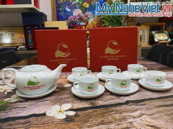 Bộ bình trà men trắng in logo 02 mặt CỬA HÀNG VTNN THANH TÂN