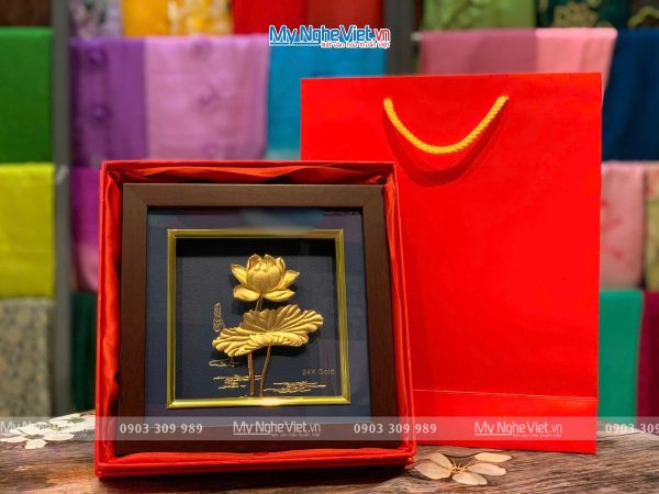 Tranh Sen Dát Vàng 24K – Quà Tặng Ý Nghĩa Và Sang Trọng