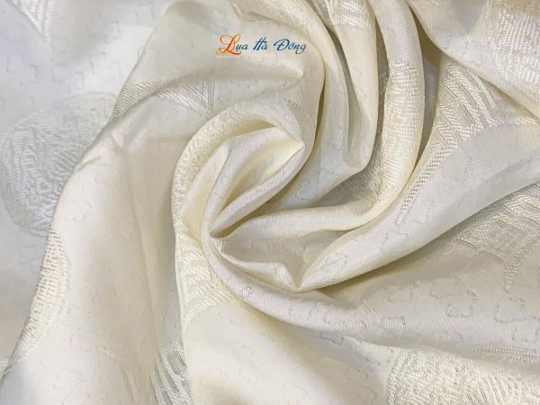 Khăn lụa vân cổ họa tiết lá cây màu kem