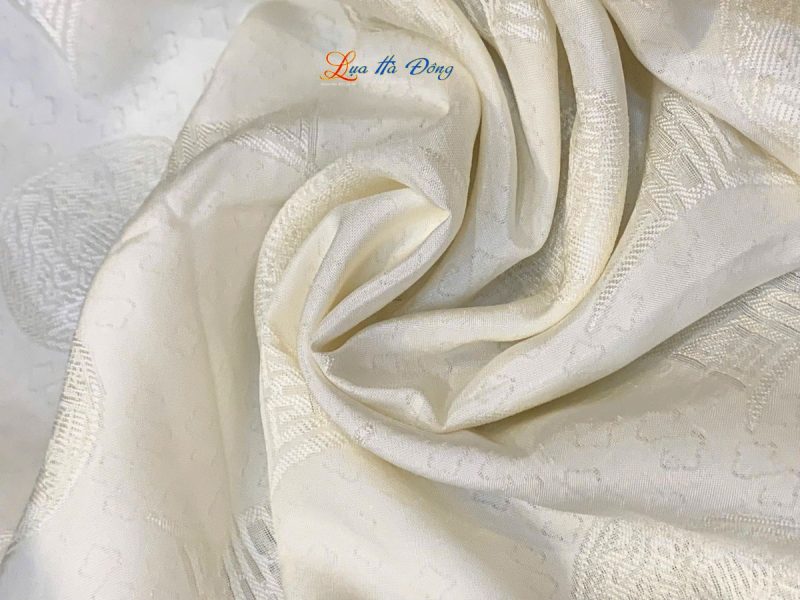 Khăn lụa vân cổ họa tiết lá cây màu kem