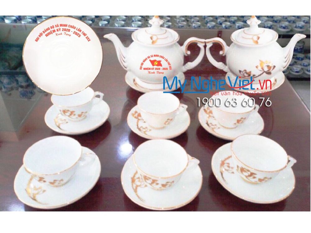 Bộ bình trà (ấm chén) cát tường vẽ sen chỉ vàng kim