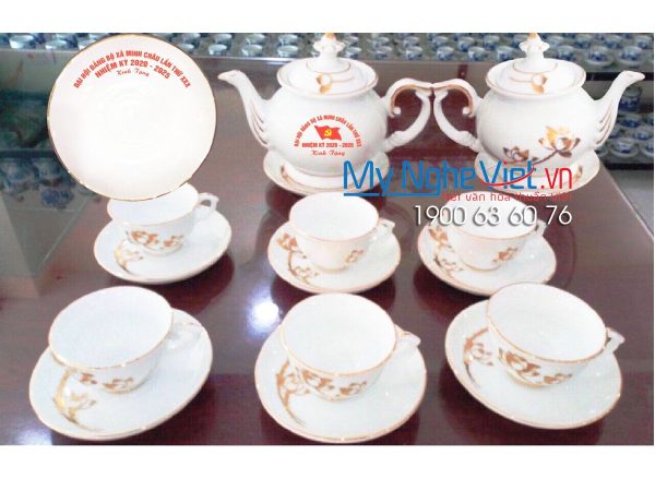 Bộ bình trà (ấm chén) cát tường vẽ sen chỉ vàng kim