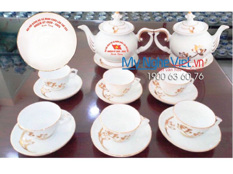 Bộ bình trà (ấm chén) cát tường vẽ sen chỉ vàng kim