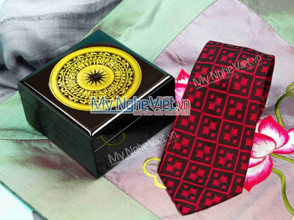 Combo hộp sơn mài + Caravat kẻ ô đỏ MNV-CBHSM07-09