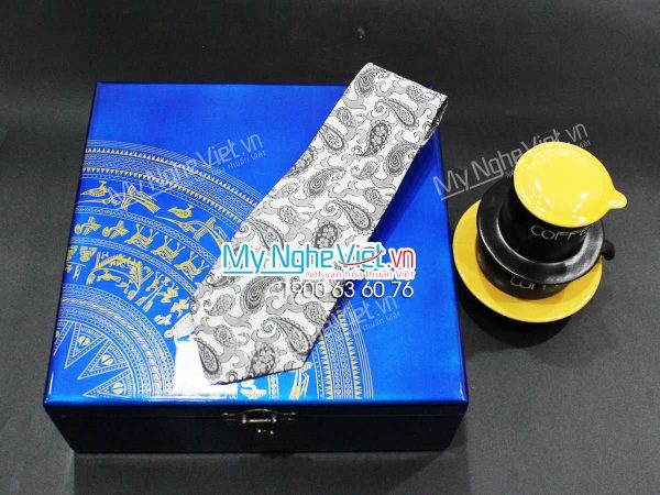 Hộp sơn mài + cravat kẻ sọc + phin coffee MNV-QT320