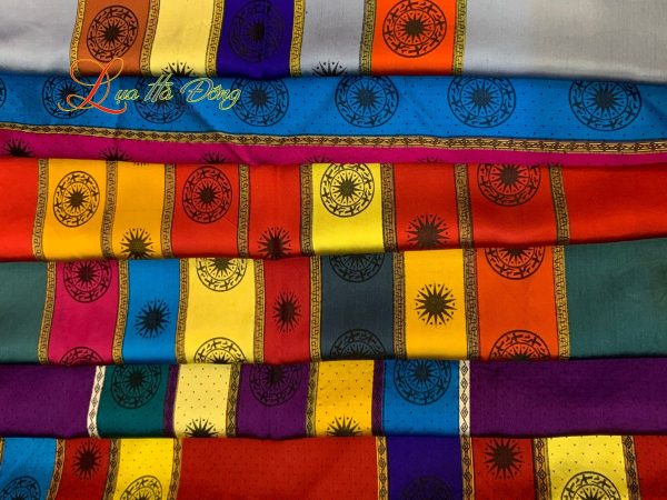 Quà Tặng Khăn Lụa Hà Đông – Họa Tiết Trống Đồng Việt Nam