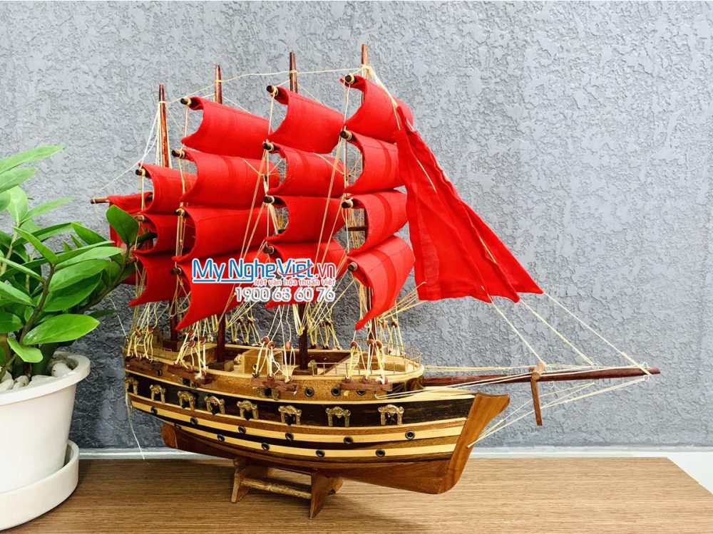 Mô hình tàu chiến cổ Jylland buồm đỏ gỗ tự nhiên thân 40cm MNV-TB27-3