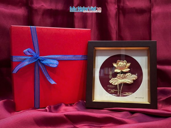 Tranh Đồng Hoa Sen Mạ Vàng 24K Nền Đỏ