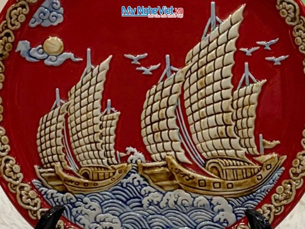 Tranh đĩa gốm sứ Thuận Buồm Xuôi Gió Màu Đỏ
