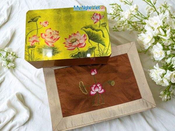 Hộp sơn mài cao cấp hoa sen và Bộ khăn trãi bàn