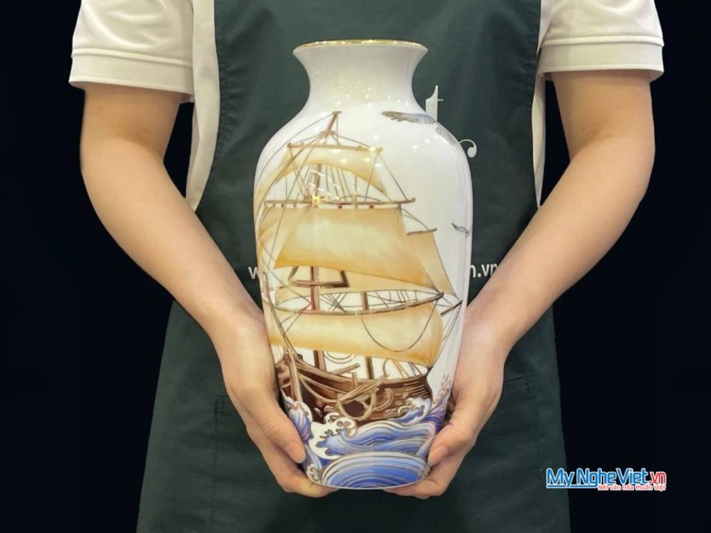 Lọ hoa gốm Thuận Buồm Xuôi Gió