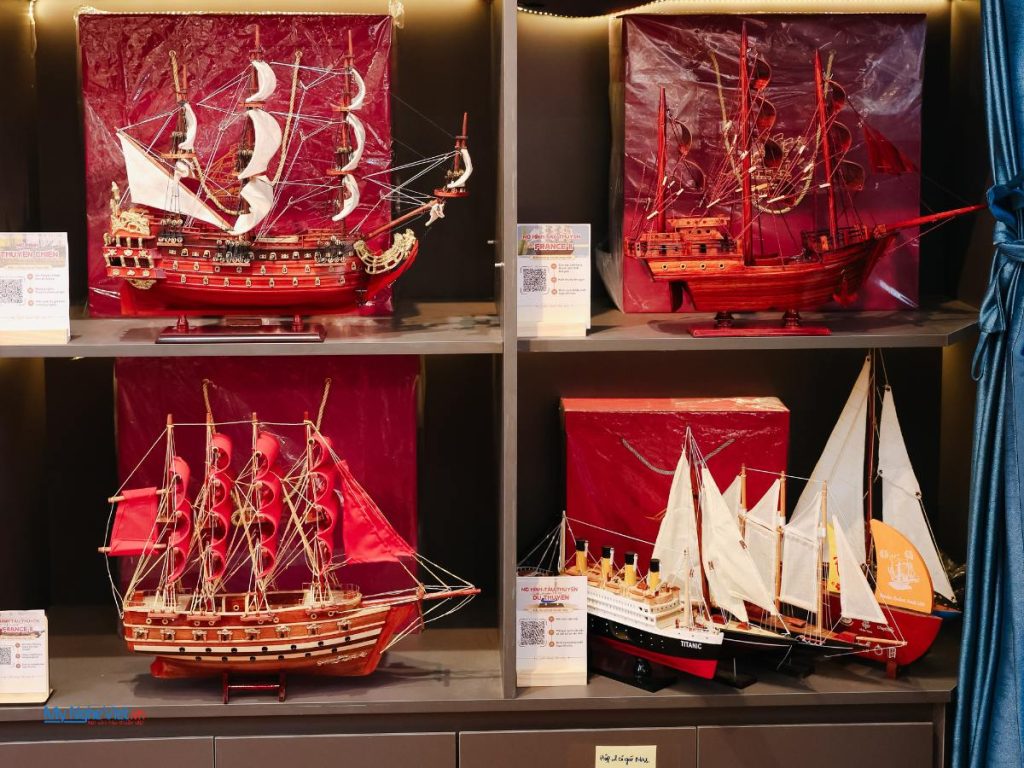 Showroom mô hình tàu thuyền
