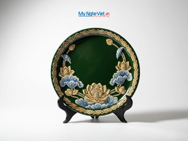 Tranh đĩa gốm Bát Tràng hoa sen xanh đắp nổi