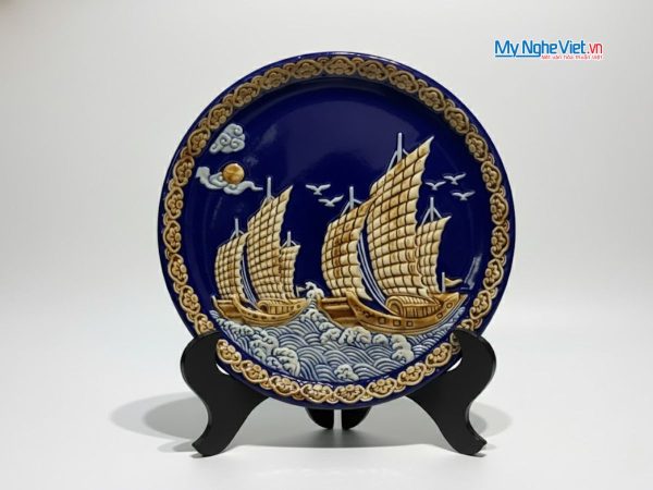 Tranh Đĩa Gốm Bát Tràng Thuận Buồm Xanh Coban Đắp Nổi