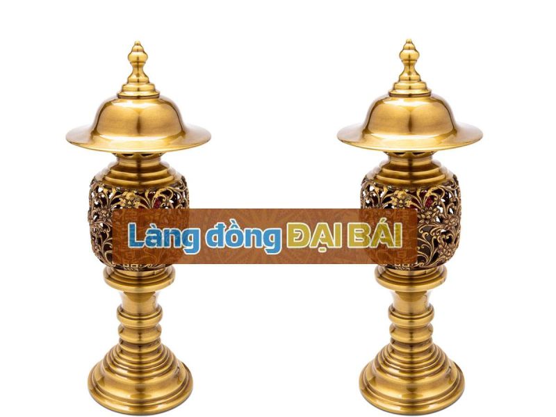 Đèn điện vàng đậm