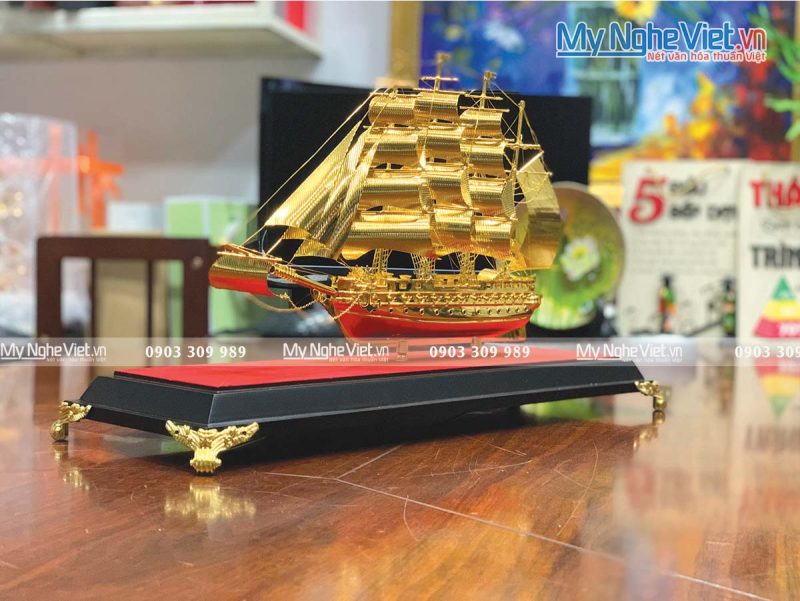 Mô Hình Thuyền Dát Vàng 24K