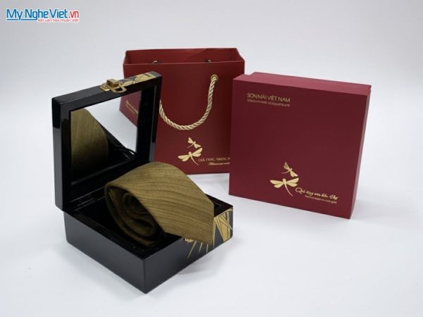 Set quà tặng hộp sơn mài và cà vạt lụa - Quà tặng ngoại giao