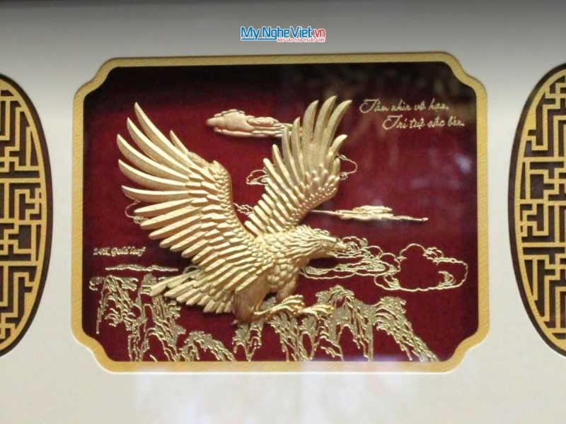 Tranh đại bàng dát vàng để bàn 24k