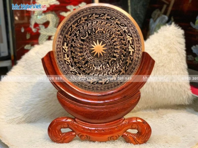 Mặt Trống Đồng Hoa Văn Nổi Có Đế Gỗ 30cm MNV-DD43