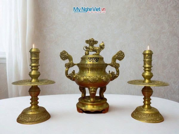 Bộ tam sự vàng đậm hoa sòi